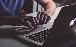 乐鱼集团-狮子伊布对上猫 失点后让点 进球意难平